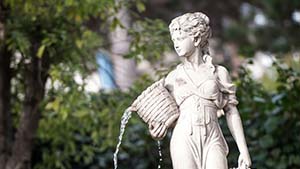 Estatua de agua del jardín